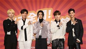 原子少年火星公布團名《FEnix》正式出道，（左起）團員曹家齊、陳峻廷、 MAX、 李承隆、夏浦洋。（圖／記者楊澍拍攝）