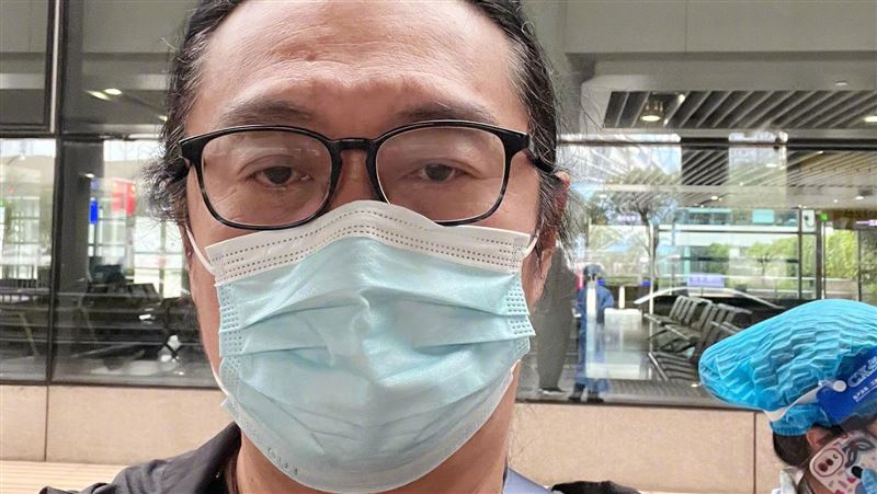 黃安在中被逼憋尿　飆罵「大白」差點被逮
