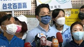 蔣萬安成德市場掃街。