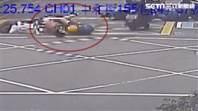 酒駕,醉媽,小孩丟包,新莊,翻攝畫面