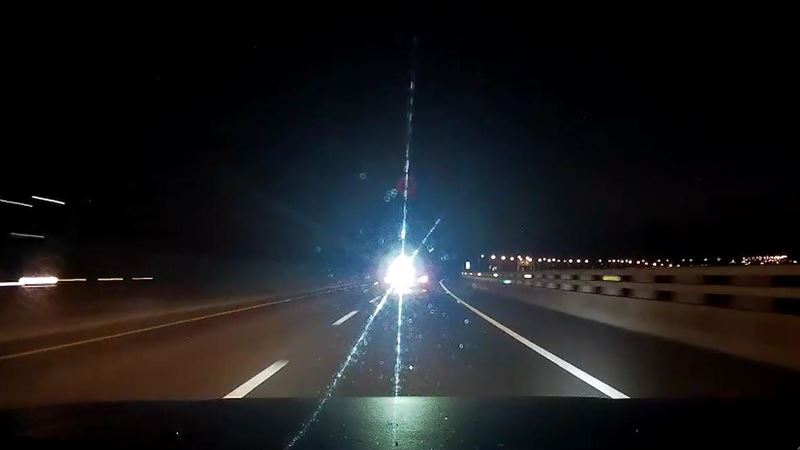 車尾掛「閃燈」狂飆台61線　後車閃瞎狂罵