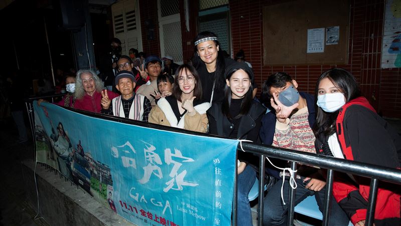 小薰尬完戲奔部落首映　祖靈化成霧氣來了