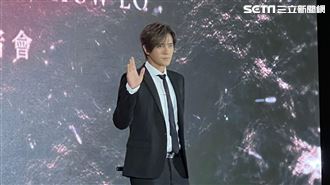 羅志祥來了！黑西裝露面簽約　首面對受訪