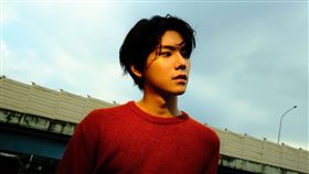 楊宇騰YU光影之間寫真集。（圖／角川提供）