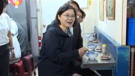 蔡英文、林右昌、蔡適應、王國材赴基隆仁愛市場