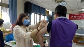 接種新冠疫苗(新竹縣政府提供)