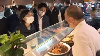 重啟國門　蔡英文訪基隆港推郵輪觀光