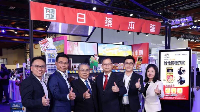 喜迎解封商機！群創AI藥妝店、拚國際輸出