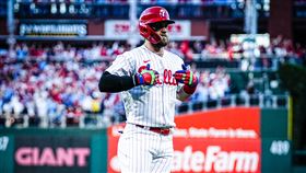 ▲哈波（Bryce Harper）雙安3打點，費城人聽牌。（圖／翻攝自費城人推特）