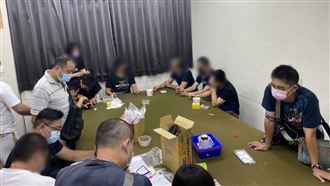 他賭博慘被警方攻堅　下秒竟無法呼吸