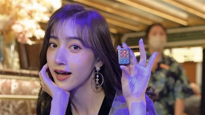 台8女神薄紗遮不住　黑色內衣全露出來
