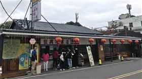 花蓮佳興冰(艸果)室昔日排隊人潮花蓮縣新城鄉佳興冰(艸果)室營運超過一甲子，是新城老街知名小吃店，子女接手後，重新裝潢店面，假日期間經常出現排隊人潮。圖為2019年2月14日拍攝。中央社記者張祈攝  111年10月15日