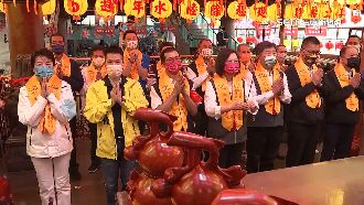 三腳督再同場！蔣萬安快閃　中、珊零互動