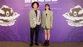 夏于喬（右）在劇中穿性感內衣挑逗施名帥（左）。（圖／高雄電影節提供）