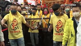 台北葫蘆寺建廟75年，邀請全台九大宮廟舉辦除瘟賜福大遶境。即便天空飄起毛毛細雨，仍然澆不熄上萬名信眾的熱情！