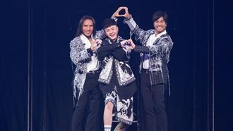 許富凱來了　與動力火車「老漢推車」笑翻