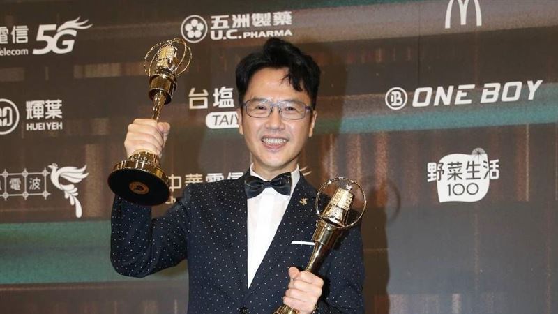 台上驚吐爸過世了　名旅遊作家奪金鐘2獎