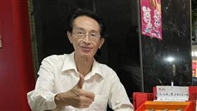 70歲男星關聰現身北市街頭擺攤賣自製XO醬。（圖／記者游定剛拍攝）
