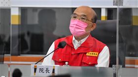 蘇貞昌視察中央災害應變中心聽取因應彩雲颱風整備情形（圖／行政院提供）