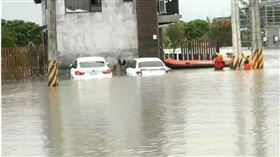 「尼莎」颱風侵襲台灣，導致各地出現豪雨，其中宜蘭傳出淹水災情。（圖／翻攝自臉書／黑色豪門企業）