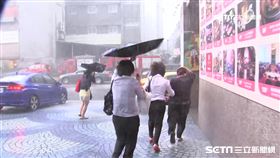 櫃姐拒上班1200颱風,大雨,下雨,颱風天,雨傘開花