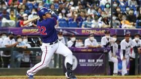 曾頌恩敲出深遠安打，台灣取得領先。（圖／棒協提供）