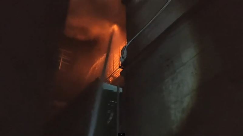 新莊公寓半夜火警！婦人躲浴室遭嗆身亡
