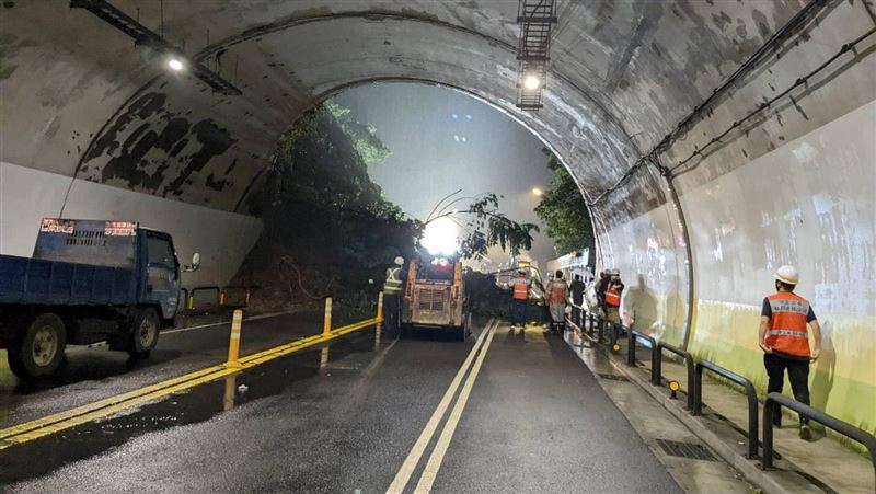 康樂隧道搶通了！開放通行限縮2線通車
