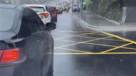 暴雨中上班上課！汐止清晨6點就塞爆　當地人氣炸：全面癱瘓（圖／翻攝自汐止集團臉書）