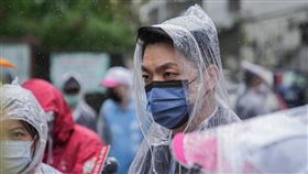 蔣萬安17日一早前往內湖大湖里大溝溪生態治水園區，了解昨晚的災害應變情形。（圖／翻攝自蔣萬安臉書）

