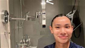 ▲戴資穎出國比賽！見飯店鏡子驚「這麼高」　自拍笑：只能照到頭髮。（圖／翻攝自戴資穎臉書）