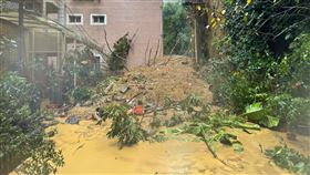 汐止伯爵山莊土石流，目前仍在搶修中。（圖／記者李依璇翻攝）