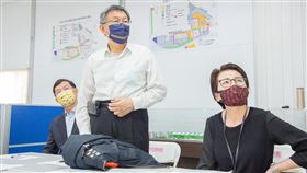 柯文哲說，長官除了「建立制度、緊急、例外」3件事外，還有第4樣很重要的工作就是「作秀」。（圖／翻攝自柯文哲臉書）