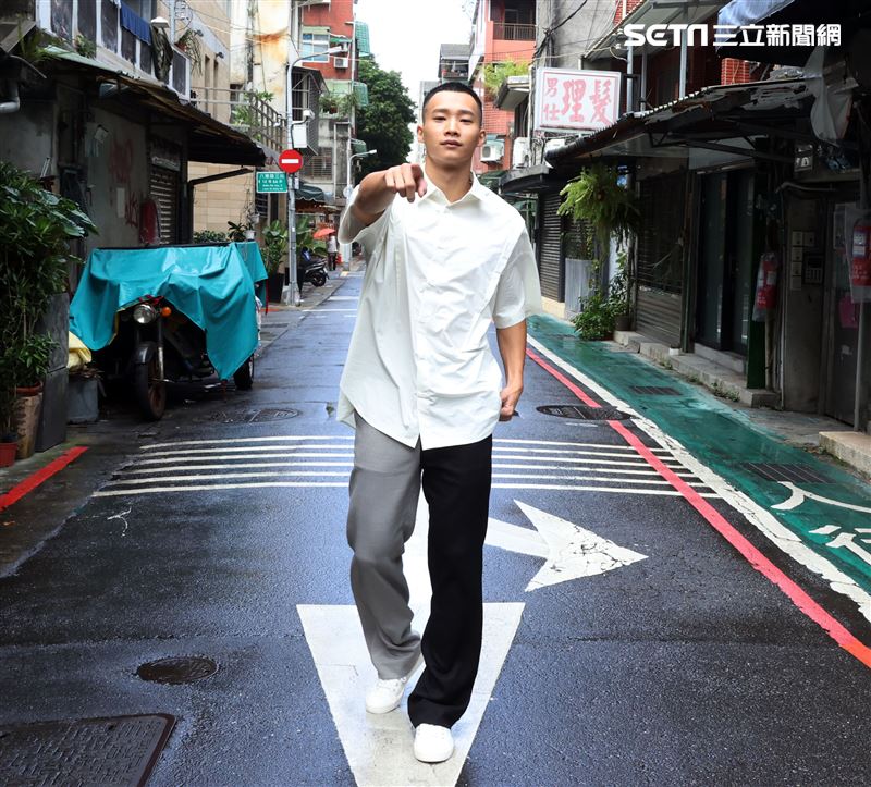 黃冠智三立新聞網專訪。（記者邱榮吉/攝影）