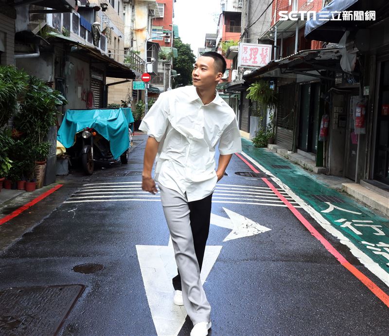 黃冠智三立新聞網專訪。（記者邱榮吉/攝影）