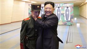 金正恩　萬景台革命學院　學員　合照（圖／路透社／達志影像）