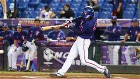 台灣隊第3局打擊大爆發，全員上壘、全員得分，單局狂灌11分。（圖／棒協提供）