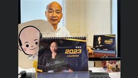 韓國瑜年曆到貨了！台灣迷因開箱（圖／翻攝自台灣迷因 taiwan meme）