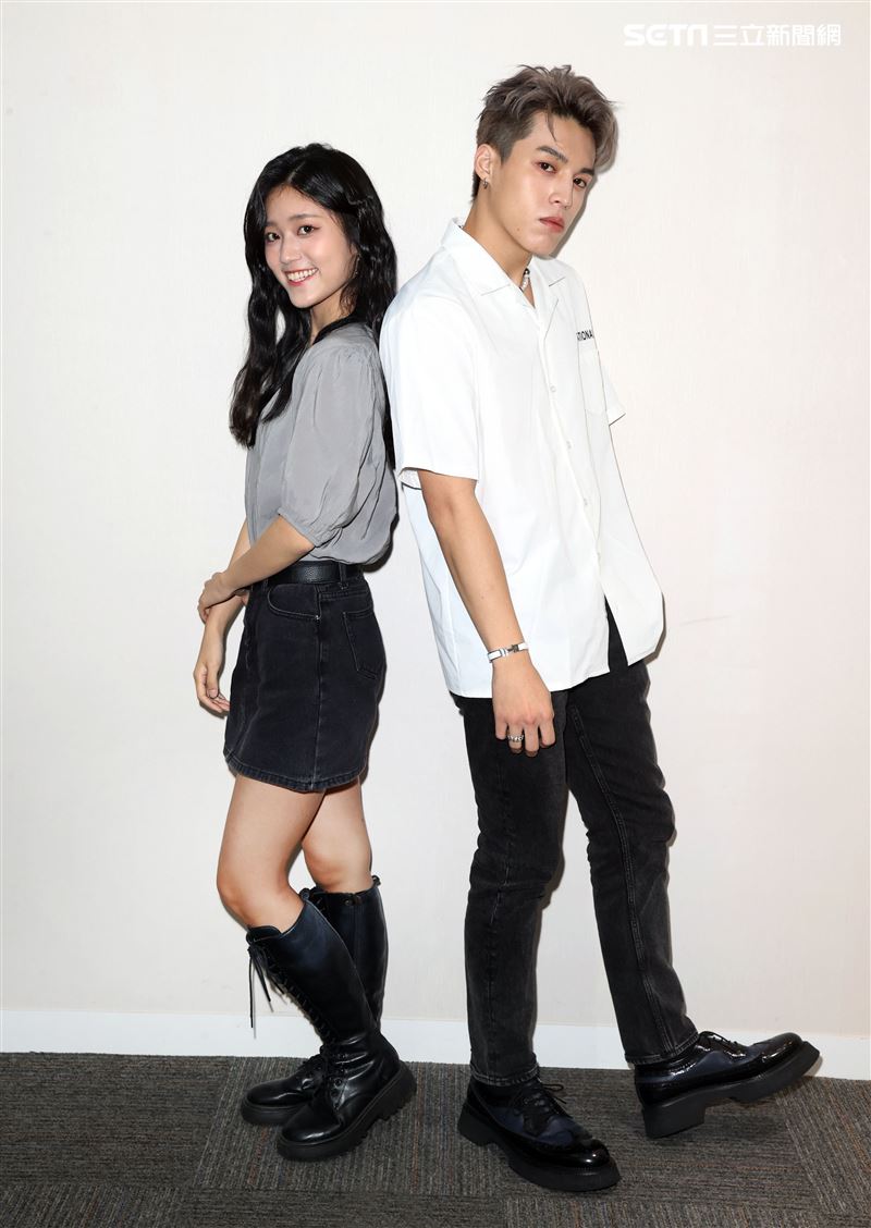 原子少年哲言、朵莉三立新聞網專訪。（記者邱榮吉/攝影）