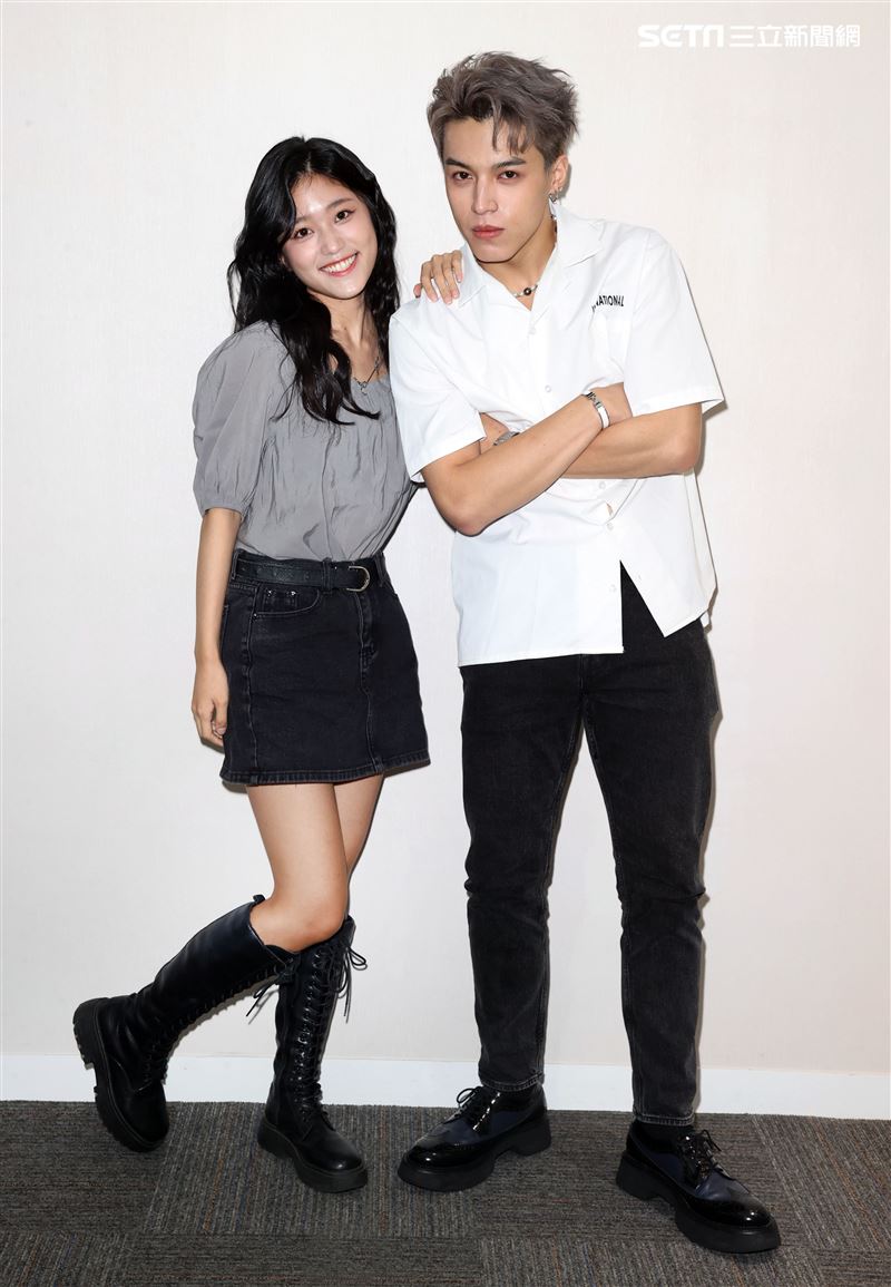 原子少年哲言、朵莉三立新聞網專訪。（記者邱榮吉/攝影）