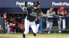 詹智堯久違站上打擊區，寶刀未老敲出二壘安打。(圖／富邦悍將提供)