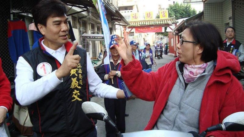 跟黃義交談話20分　她：惡魔陣營裡文明人