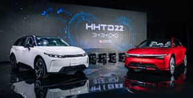 鴻海科技日　鴻海電動車　MODEL V、Model B、Model C量產版
劉揚偉　郭台銘（圖／鴻海提供）