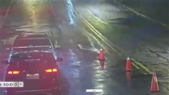 陳時中勘災座車闖紅燈　北市警方開罰了