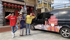 藝術家朱朱老師將東海龍門天聖宮媽祖聖像作成車貼，相當吸睛