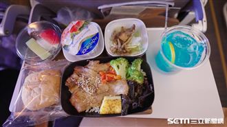 搭星宇飛日本4優點　開箱飛機餐一致好評