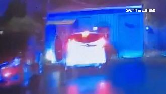 桃園警匪追逐　偷車賊開進窄巷自撞遭逮