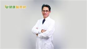 許瀚水醫師說明，臨床報告也指出，有EGFR基因突變的肺癌患者，預後相對不佳。但好消息是，這類患者術後可服用針對EGFR基因突變的標靶藥物，大幅降低復發機率，根據統計，沒有服用標靶藥物者，復發率可高達6-7成。