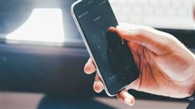 ▲中國一名媽媽摔倒動彈不得，4歲兒機警打電話。（示意圖／翻攝自pixabay）