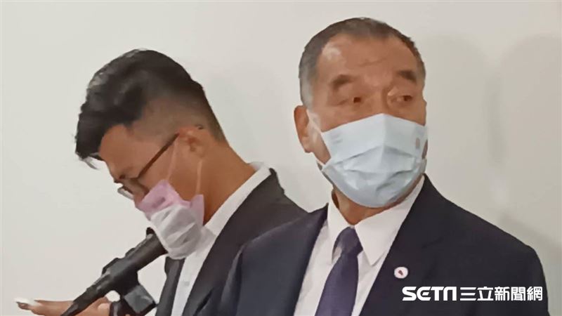 被問到打什麼品牌疫苗？邱國正回三個字